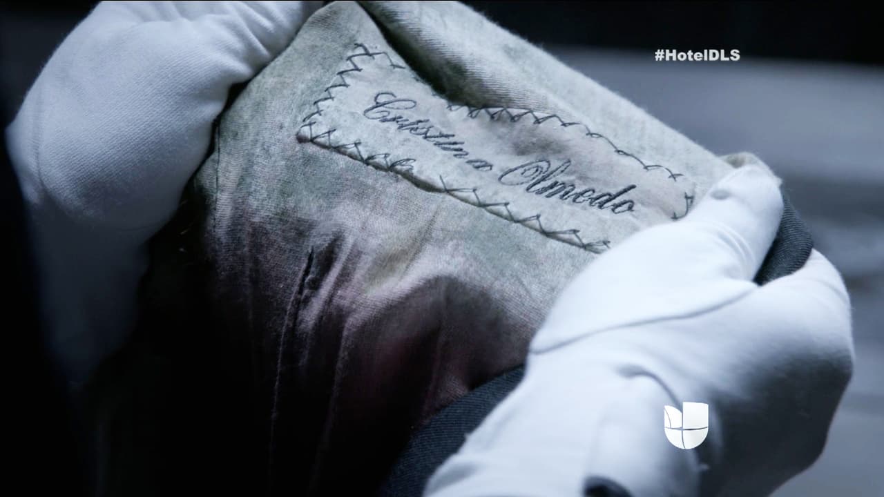 Y descubrió que la ropa de su hermana está llena de sangre.