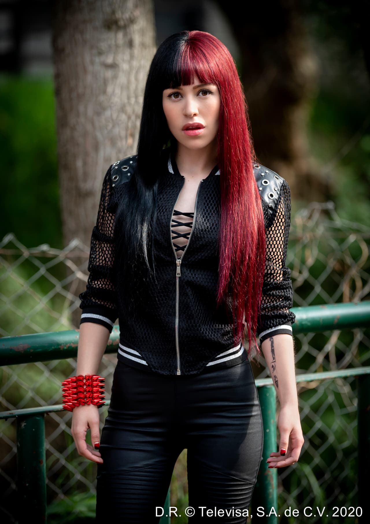 La actriz Nicole Vale da vida a Rebeca, la mejor amiga y rival de Marcela.
<br>