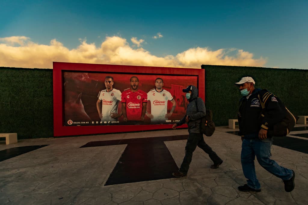 Manotas (6’) adelantó muy temprano a los locales y Castillo (90+5’) selló la victoria. Hacia el final del juego, León estuvo cerca de emparejar los cartones, pero el cancerbero de Xolos tuvo una buena actuación. Tijuana llegó a 12 puntos y ocupa el liderato de forma momentánea; León sólo ha sumado 4 unidades en la presente campaña.