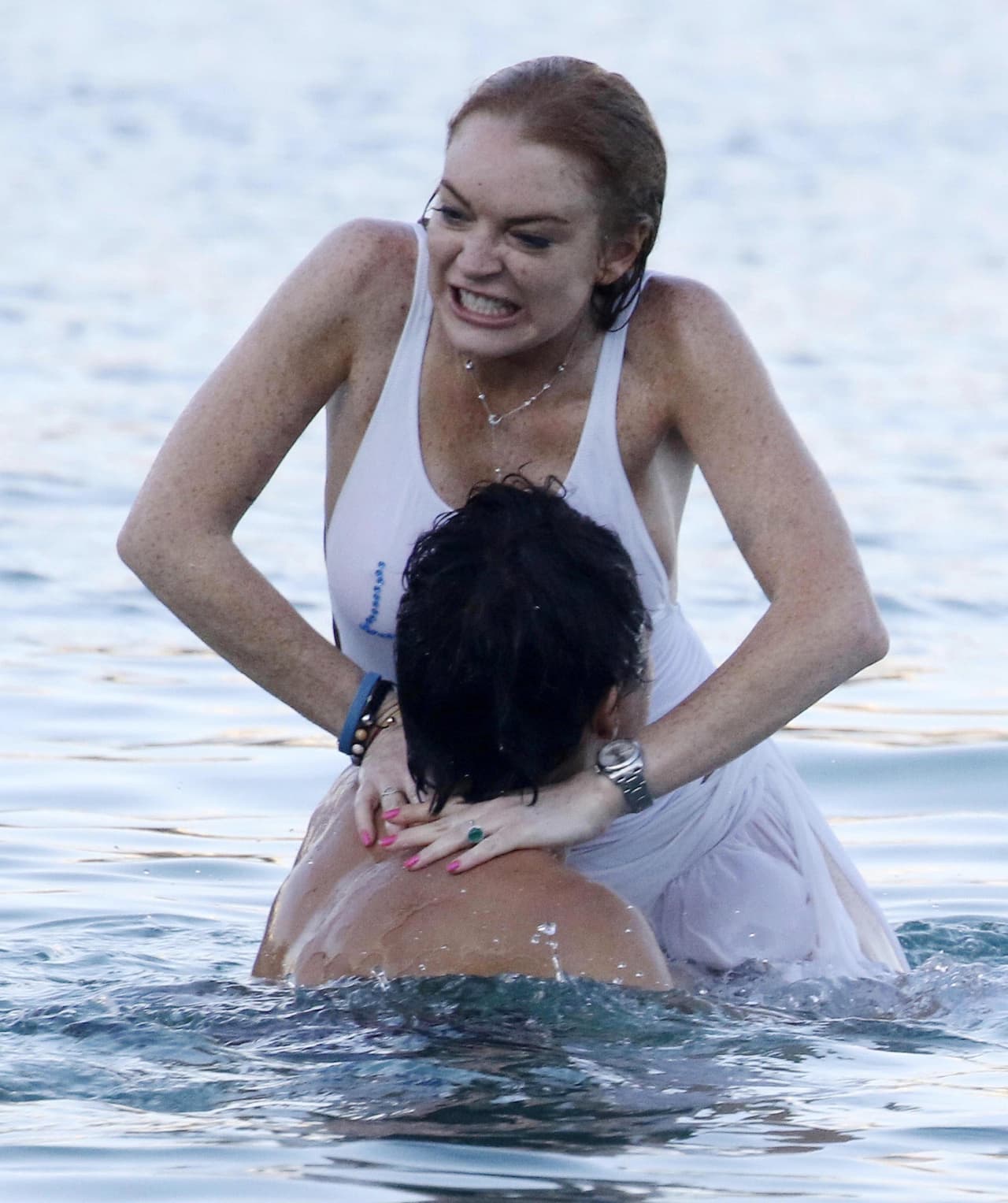 ¡Qué expresión, Lindsay! Parece que realmente quieres lastimarlo.