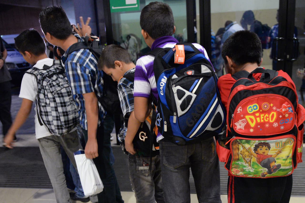 Unos 57,000 niños centroamericanos que viajaban solos a EEUU fueron detenidos y devueltos a sus países entre octubre de 2013 y julio de 2014.