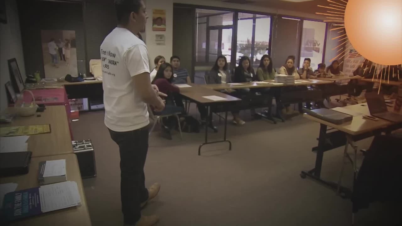 La banda Maná, junto a la Univision Foundation y la Fundación Selva Negra, lanzan una beca para jóvenes estudiantes de EEUU