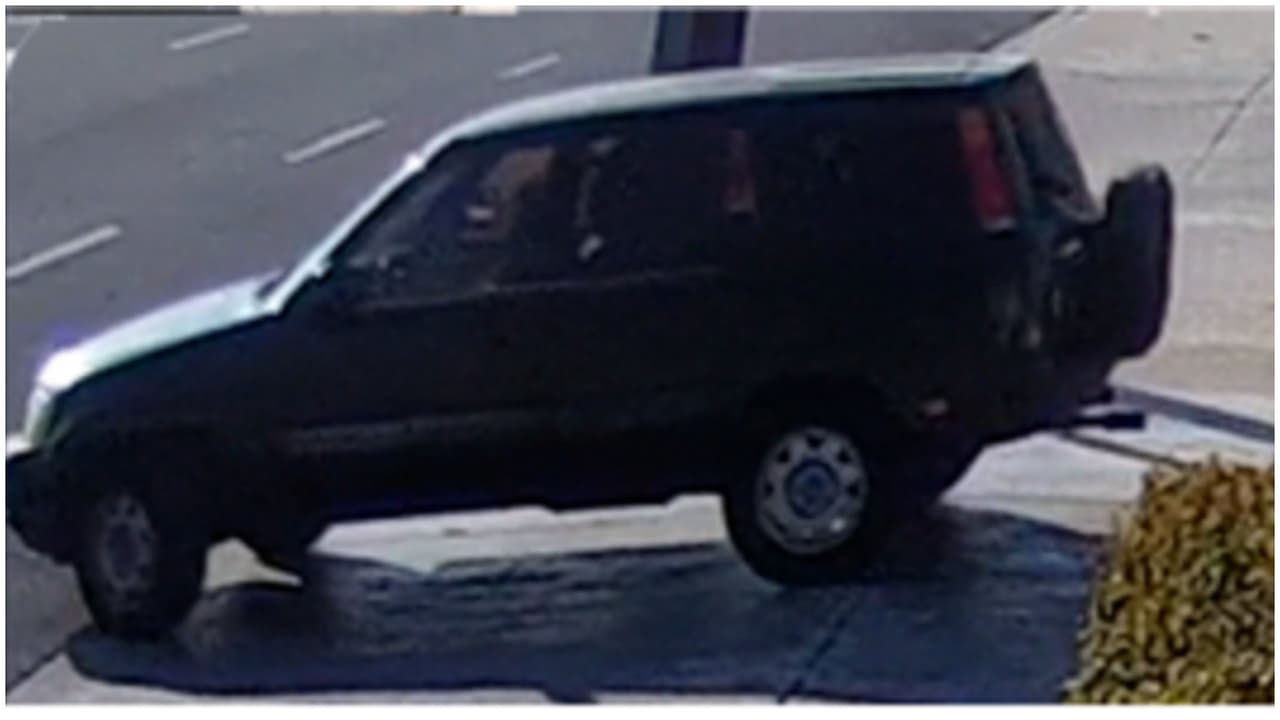 El Honda CR-V negro 1996-2001 en el que huyó David Zapata el viernes 3 de marzo era conducido por una persona no identificada, que buscan las autoridades.