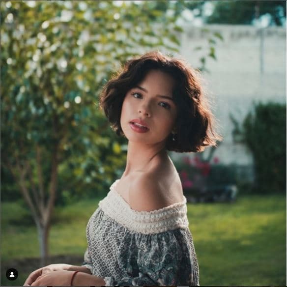 "
<b>Me siento violentada</b>, me siento violada de la posibilidad de yo tener mi propia privacidad y yo poder decidir sobre mi vida, mi cuerpo, mi imagen. 
<b>Me duele haber confiado en una persona que yo no debí confiar</b>, me duele haber sido 
<b>defraudada por una persona</b> que yo la verdad nunca en mi vida pensé", declaró la artista sin mencionar si se refería a Gussy Lau.