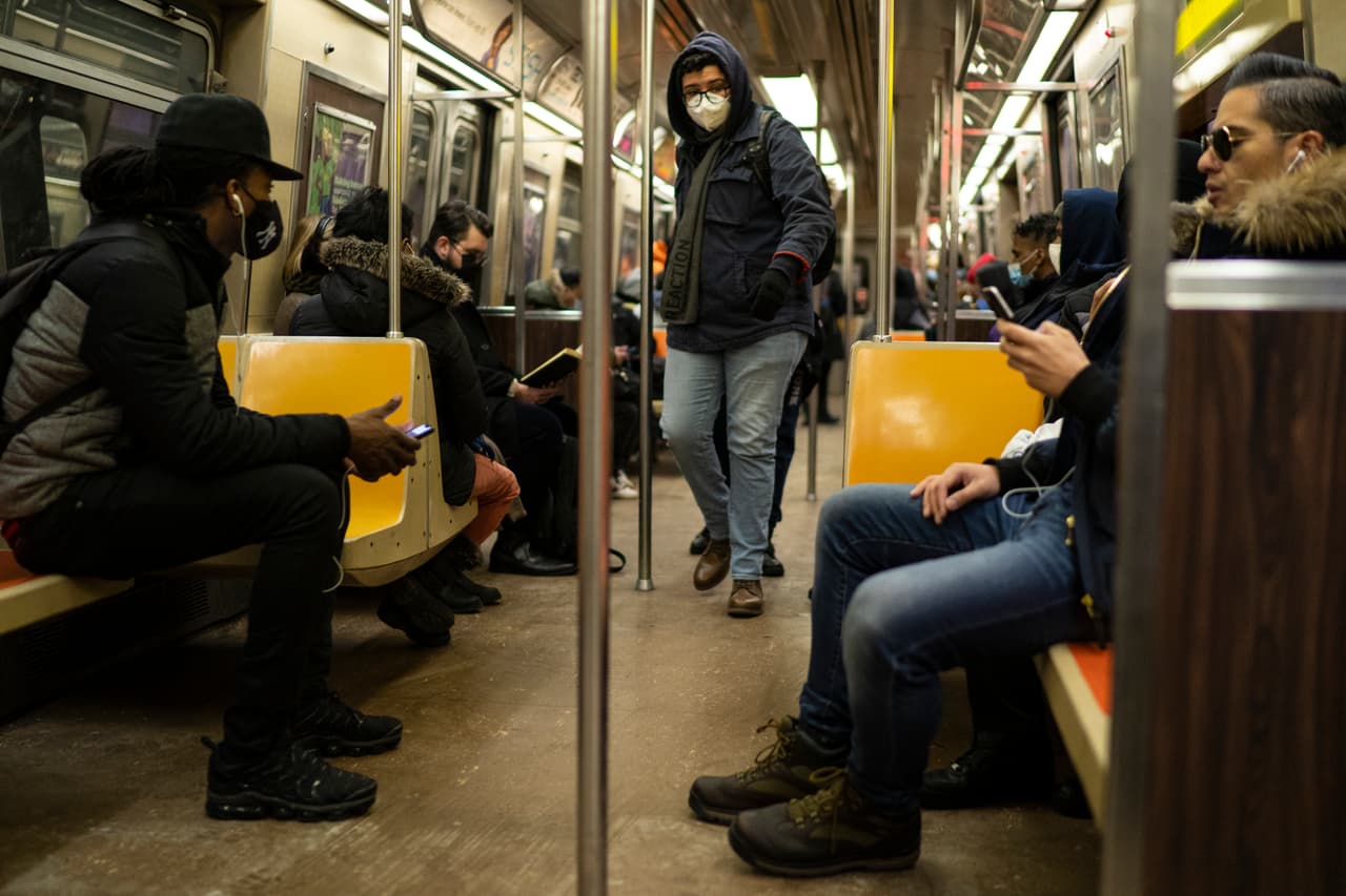 Nueva York registra cifras récord de pasajeros en subways y buses desde el inicio de la pandemia