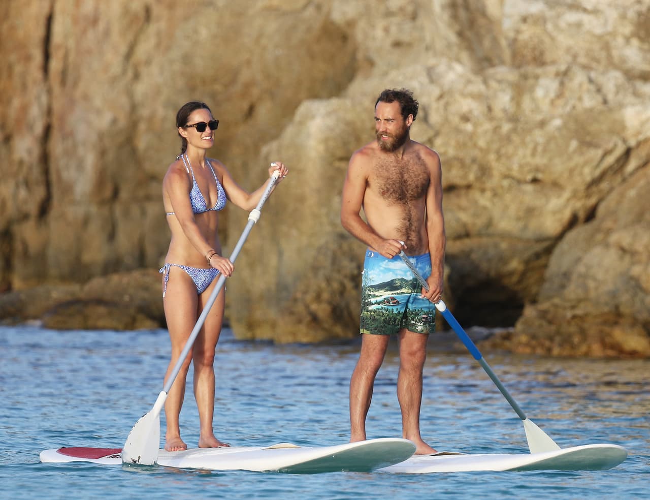 Pippa Middleton hace paddle board en bikinazo.