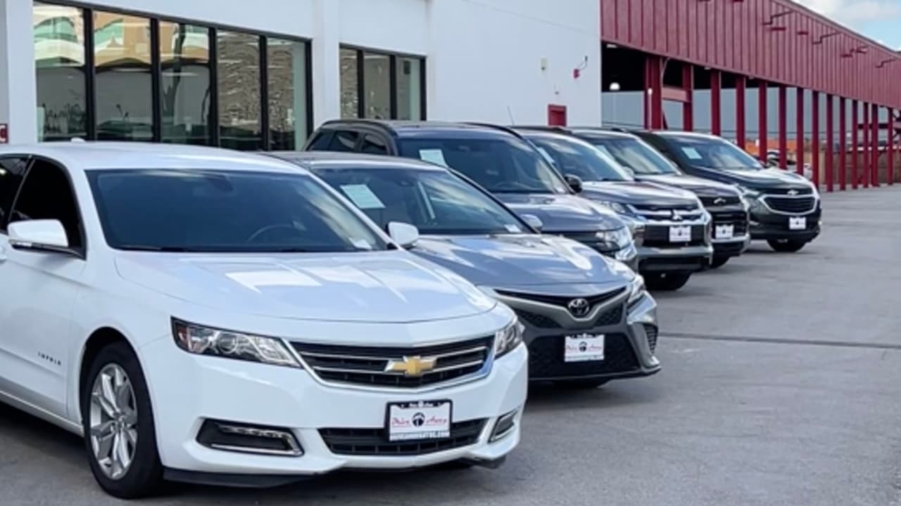 Los expertos en compra venta de vehículos señalan que, en muchas ocasiones, la elevada tasa de interés de un préstamo también influye en el costo del automóvil.