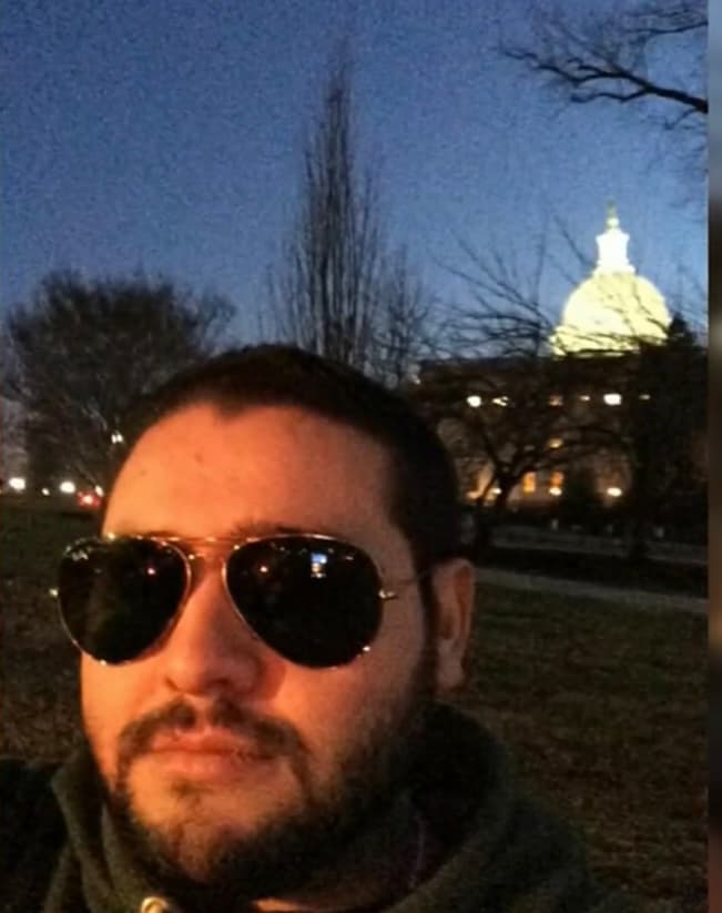 A pesar del desalentador estado de ánimo de Mejía, el colombiano pronto se dio cuenta que en Washington se estudia con atención el mal que lo aquejaba, también conocido como síndrome de Proteus,
<b> por lo que se ofreció para varios tratamientos experimentales y así poder prolongar su estadía</b>, de manera legal, en EEUU. 
<br>