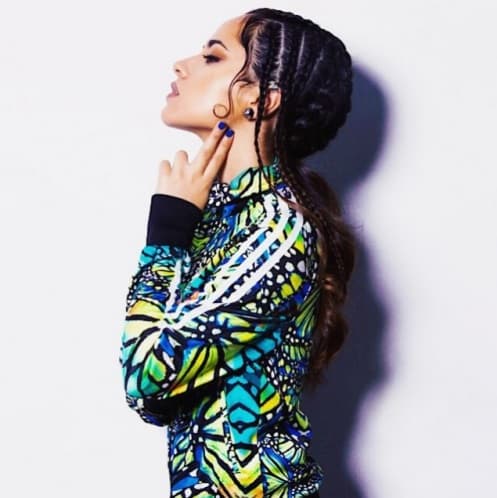 Así como es de arriesgada en la moda y en la música, también lo es con sus peinados.