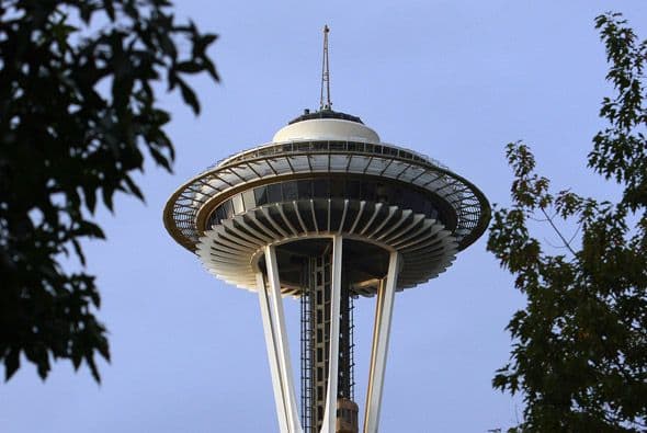 El Space Needle es el edificio más emblemático de Seattle.