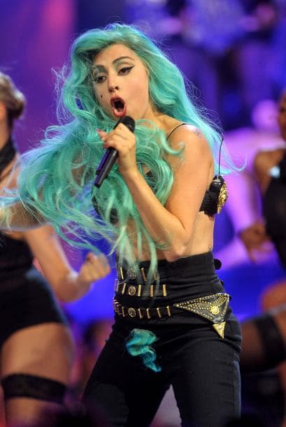 Parece que andar así puede ser una moda muy provocativa, por eso Gaga no se queda atrás.