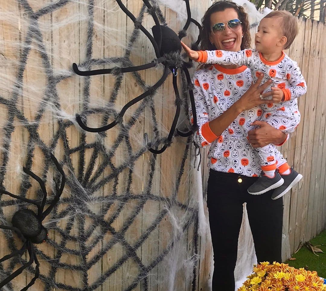 Ese mismo año, Cristy Bernal acompañó a Liam en su primer festival escolar de Halloween y ahí descubrió que el pequeño no le tiene miedo a las arañas.