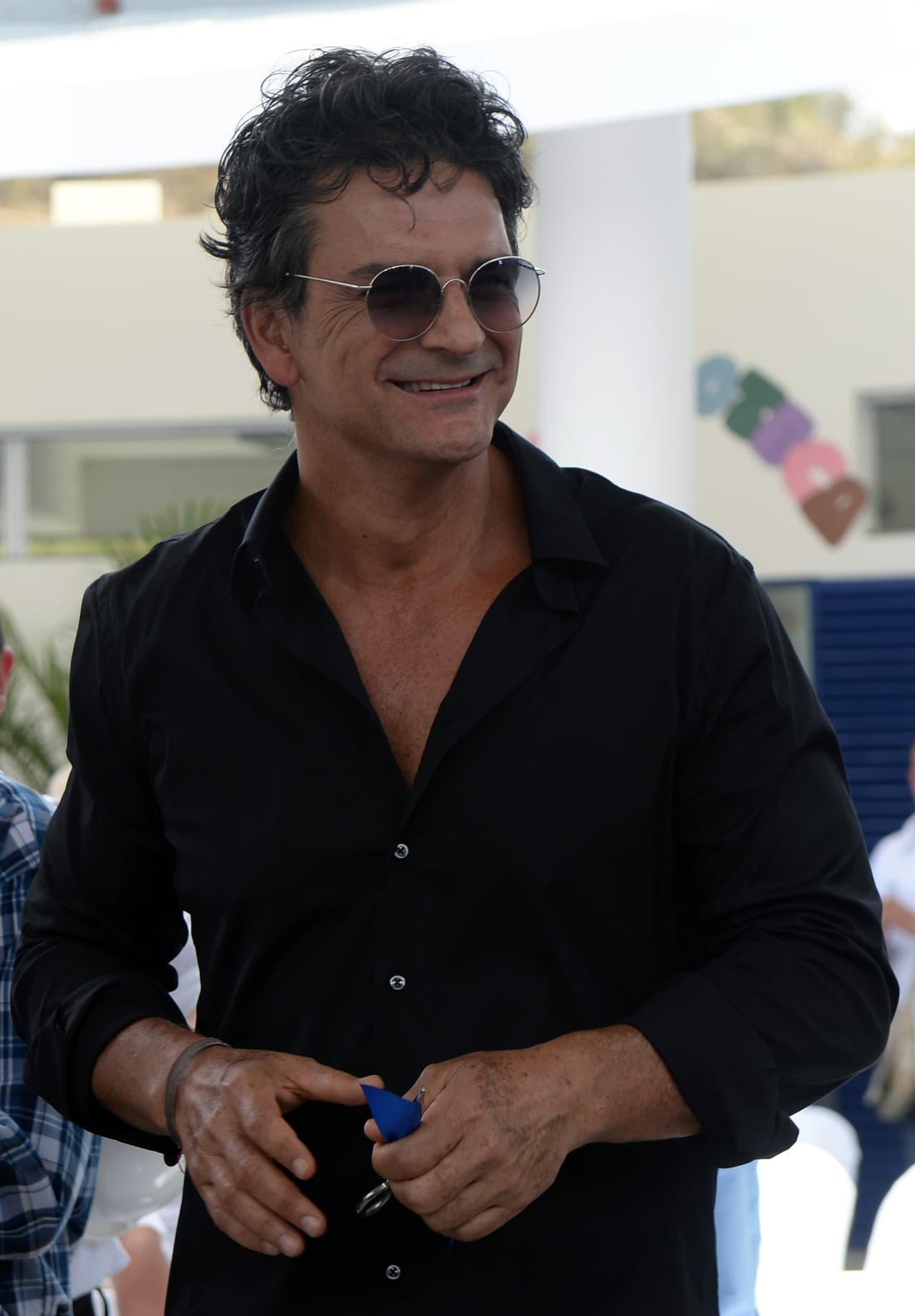 En enero de 2014, Ricardo Arjona inauguró la primera escuela de su fundación Adentro, bautizada como “Nohemí Morales de Arjona” en honor a su madre fallecida.