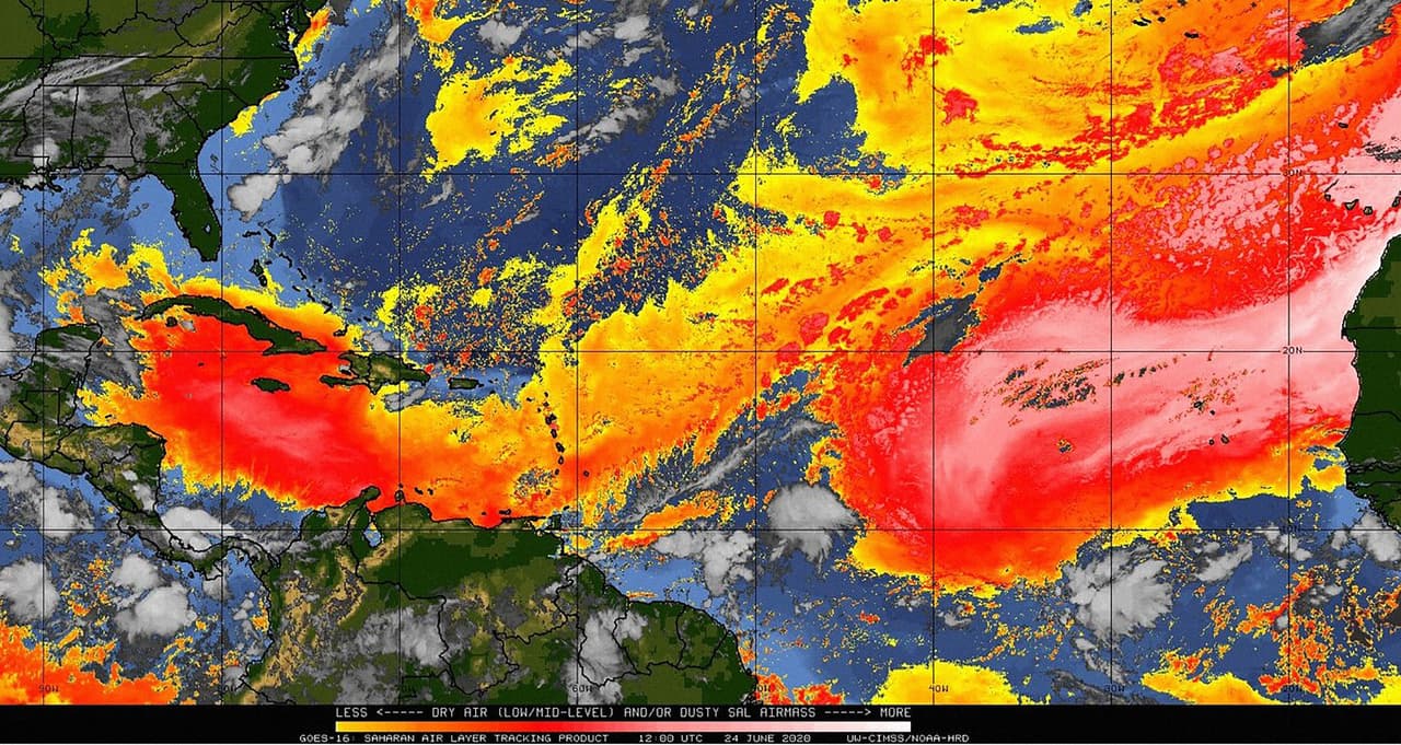 Este gráfico publicado por el Servicio Nacional de Clima de EEUU muestra el polvo sahariano sobre el Caribe llegando a Yucatán y a Centroamérica, el 24 de junio.