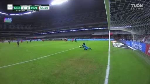 ¡Con la cara y como sea! Memo Ochoa salva al Tri de forma milagrosa