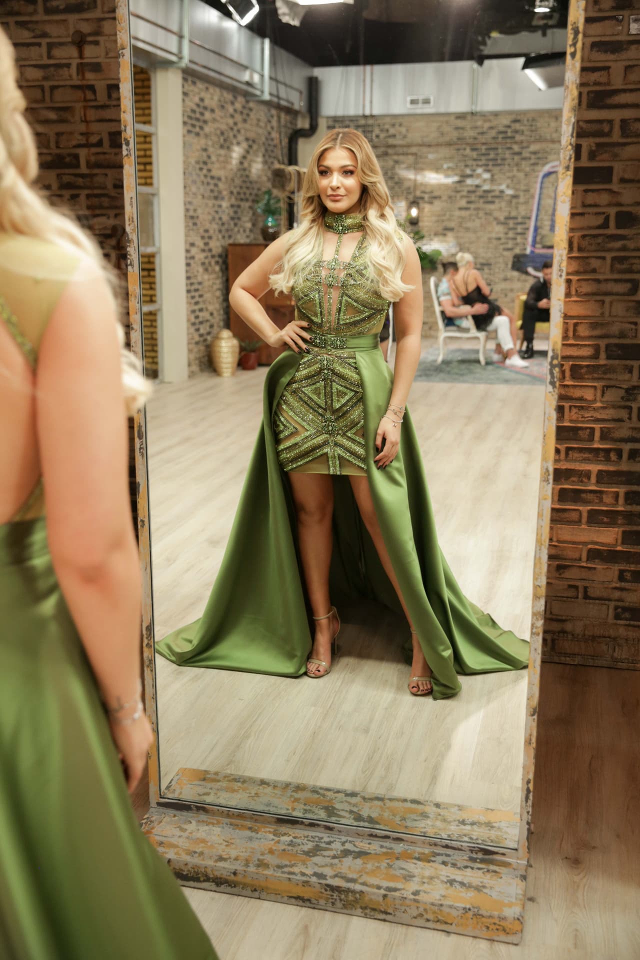 Esta noche Migbelis Castellanos llegó a Mira Quién Baila All Stars usando un fantástico vestido que combinaba con el color de sus ojos.