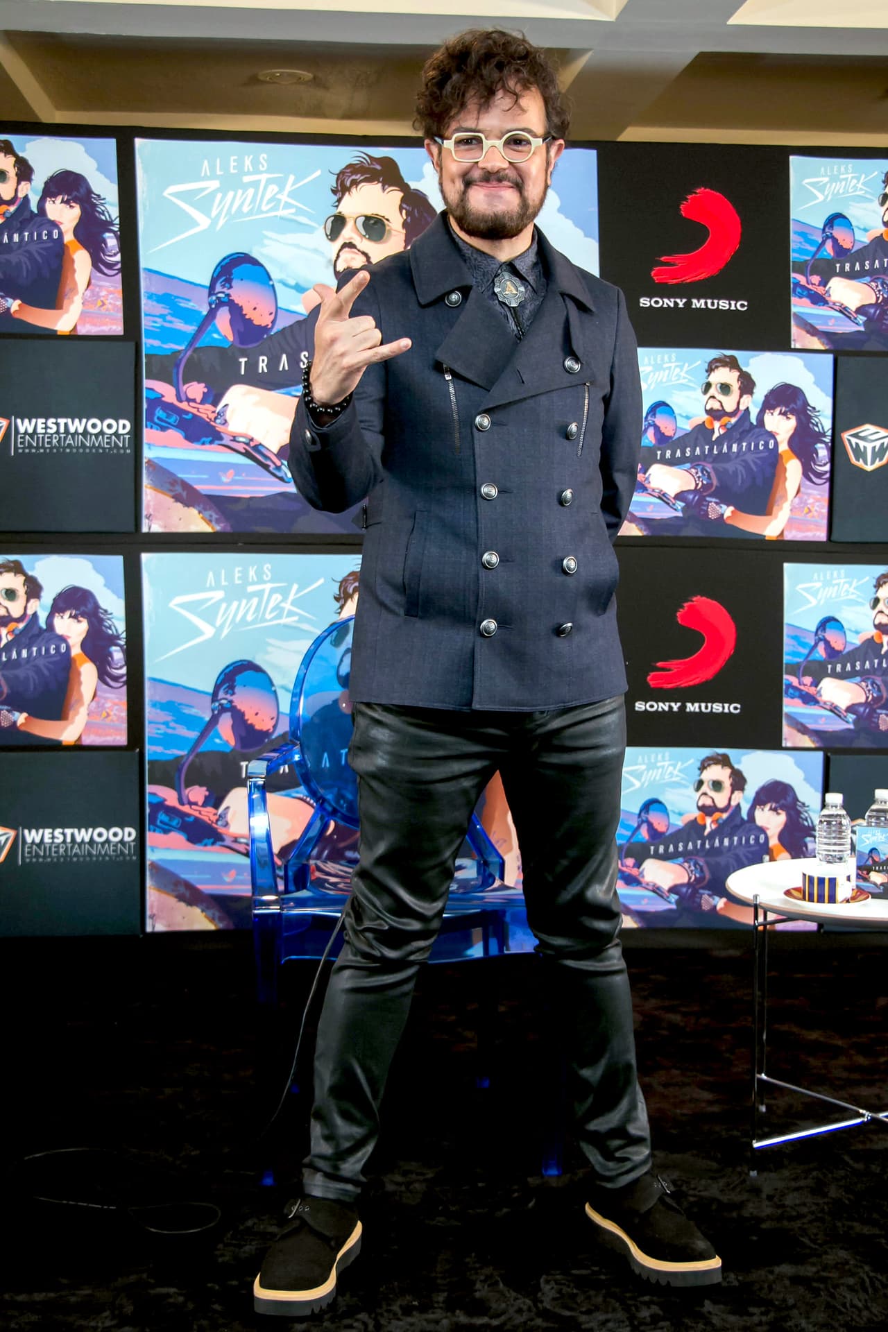 Ahora es uno de los cantautores mexicanos más conocidos de música pop.