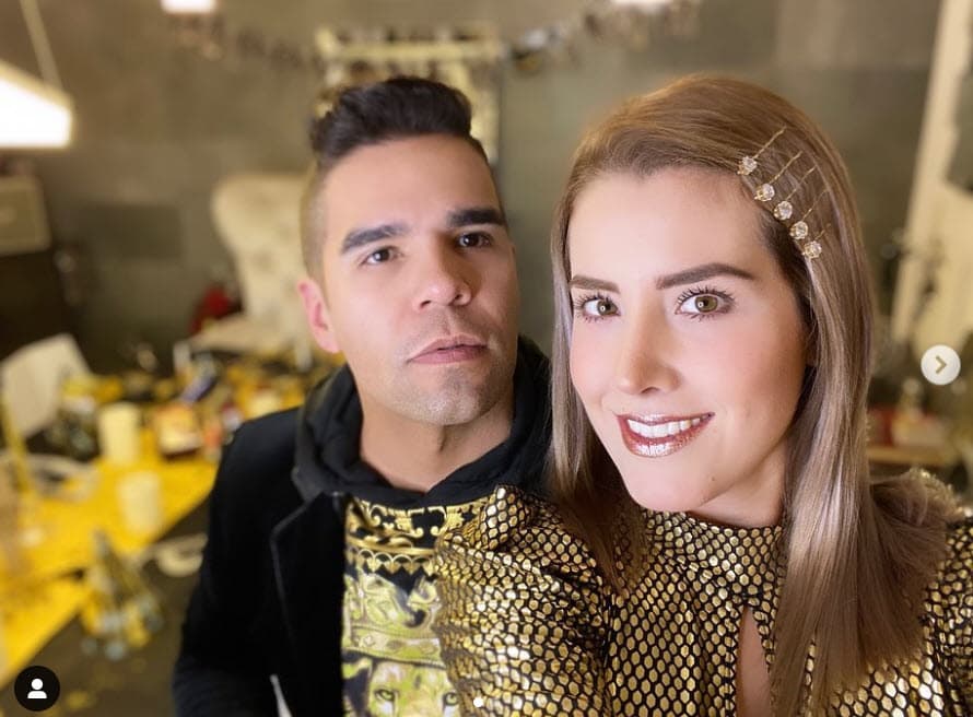 Pero tras lo que les tocó vivir y el "milagro" de haber sobrevivido, piensan en cambiar de planes: "Queremos, en honor a Dios, en honor a este milagro, 
<b>queremos ponerle un nombre bíblico</b>, un nombre que tenga que ver con Dios. Y ya en los próximos días me encantaría darles la noticia de cómo se llamará este angelito que es un milagro de Dios, un milagro de la vida", señaló el vocalista en entrevista con 
<b>Despierta América</b> el pasado 5 de julio. 
<br>