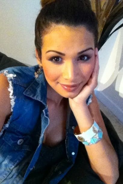 A través de las famosas fotos 'selfies' es como nuestra reina mantiene una estrecha relación con sus seguidores. Este tipo de fotos se han convertido en un fenómeno y no hay quién no se haya tomado una. Ahora puedes subir la tuya con el hashtag #NBLselfie para ganar un kit de belleza, los detalles aquí