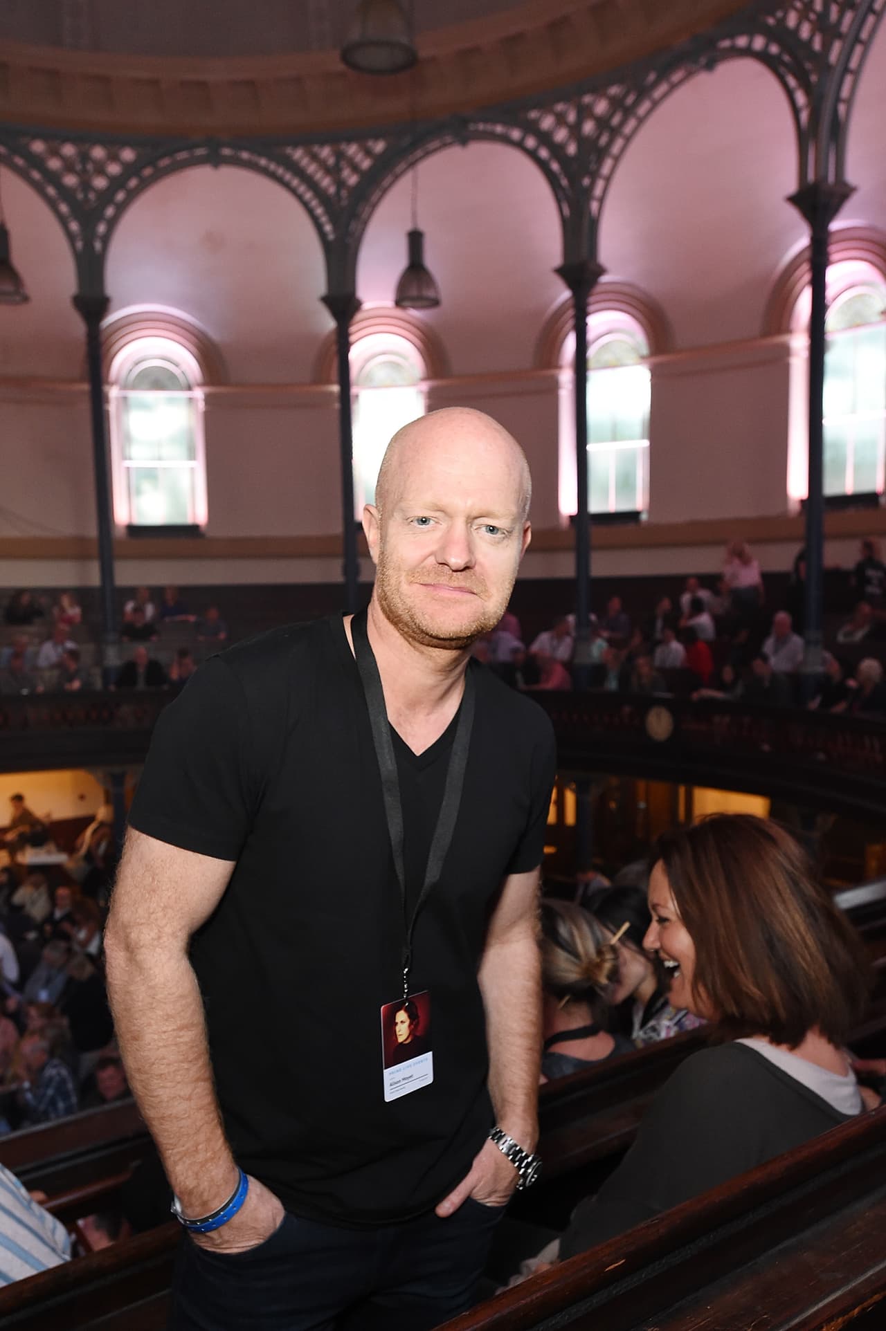 El actor británico 
<b>Jake Wood</b>, conocido por la serie ‘Eastenders’, y quien es un gran fanático de la lucha libre, estuvo en la primera fila durante el evento en el que ocurrió la tragedia.
