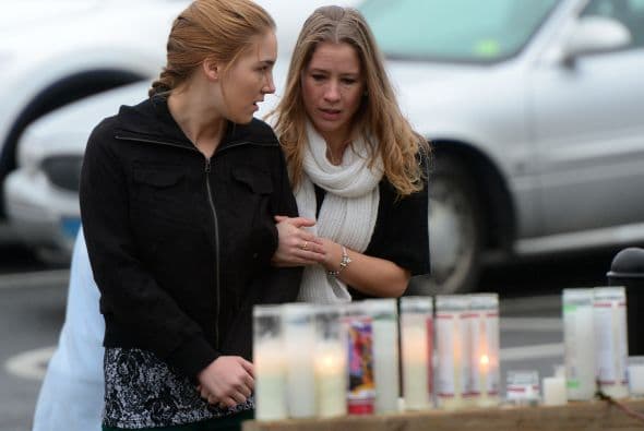 Otras iglesias del pueblo también ofrecían servicios durante la mañana del domingo, como la St. John's Episcopal Church y la United Methodist Church, ambas cercanas a la escuela Sandy Hook.