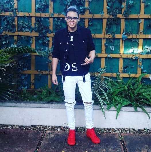 El karate y el basketball son dos de los deportes favoritos de Brian.