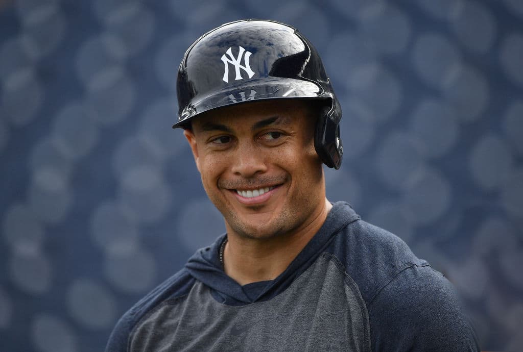 <b>Giancarlo Stanton</b> le sigue con otro jugoso contrato de $325 millones de dólares por 13 años con los Yankees de Nueva York.