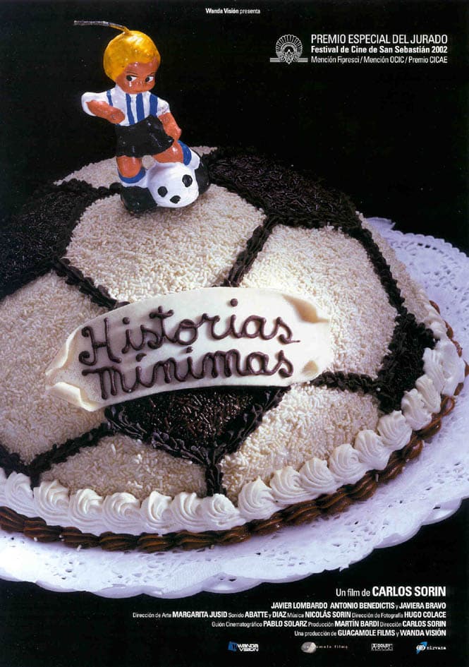 <b>Historias mínimas</b>
<br>(2002), Argentina
<br>
<b>Director:</b> Carlos Sorin
<br>
<b>Guión: </b>Pablo Solarz
<br>
<b>Reparto: </b>
<a href="http://www.imdb.com/name/nm1030946?ref_=tt_ov_st_sm">Javier Lombardo</a>, 
<a href="http://www.imdb.com/name/nm1035096?ref_=tt_ov_st_sm">Antonio Benedicti</a>, 
<a href="http://www.imdb.com/name/nm1028330?ref_=tt_ov_st_sm">Javiera Bravo</a> 
<br>Los viajes a lo largo del territorio suelen servir como hilo conductor para el viaje interior de los personajes en las películas latinoamericanas. La maestría para ilustrar la condición humana de manera cercana es símbolo del cine en el continente, y esto se ve de nuevo en la cinta 
<i>Historias mínimas</i>, donde tres adultos y un bebé recorren la Patagonia.
<br>
