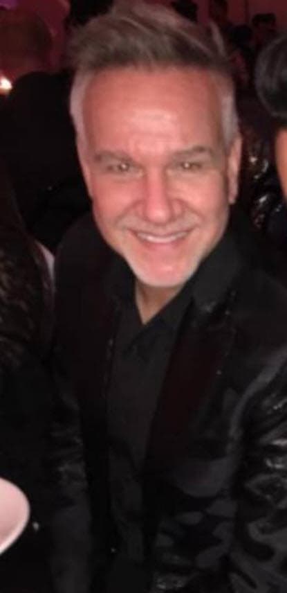 Frank Joseph Amadeo inició su carrera como DJ en la década de 1980 en la radio local de Miami. Fue ahí en donde los Estefan lo eligieron para que se encargara de su compañía de relaciones públicas.
<br>