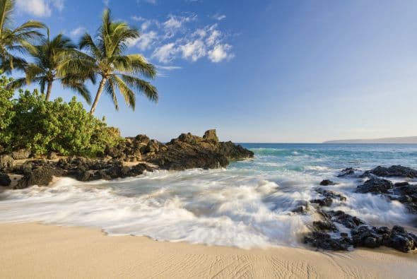 3. Maui, Hawaii. Bienvenidos al paraíso del “aloha”. Aquí podrán disfrutar de olas turquesas, cascadas, flores tropicales y hoteles con piscinas de ensueño.