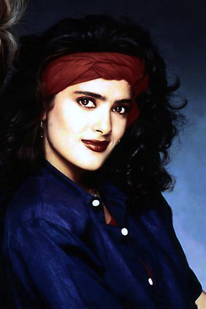 Vivió sus primeros años en Veracruz, en donde estudió la educación básica. Se trasladó a la Ciudad de México para estudiar Ciencias políticas y Relaciones Internacionales en la Universidad Iberoamericana. No concluyó la licenciatura.