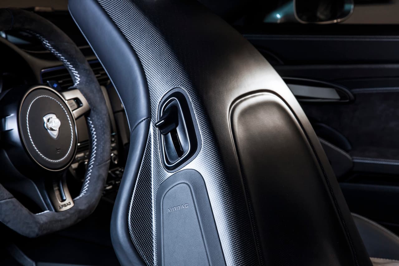 Los asientos son elementos pesados es un vehículo, por ello TECHART trabajo en componentes para reemplazar a los originales.