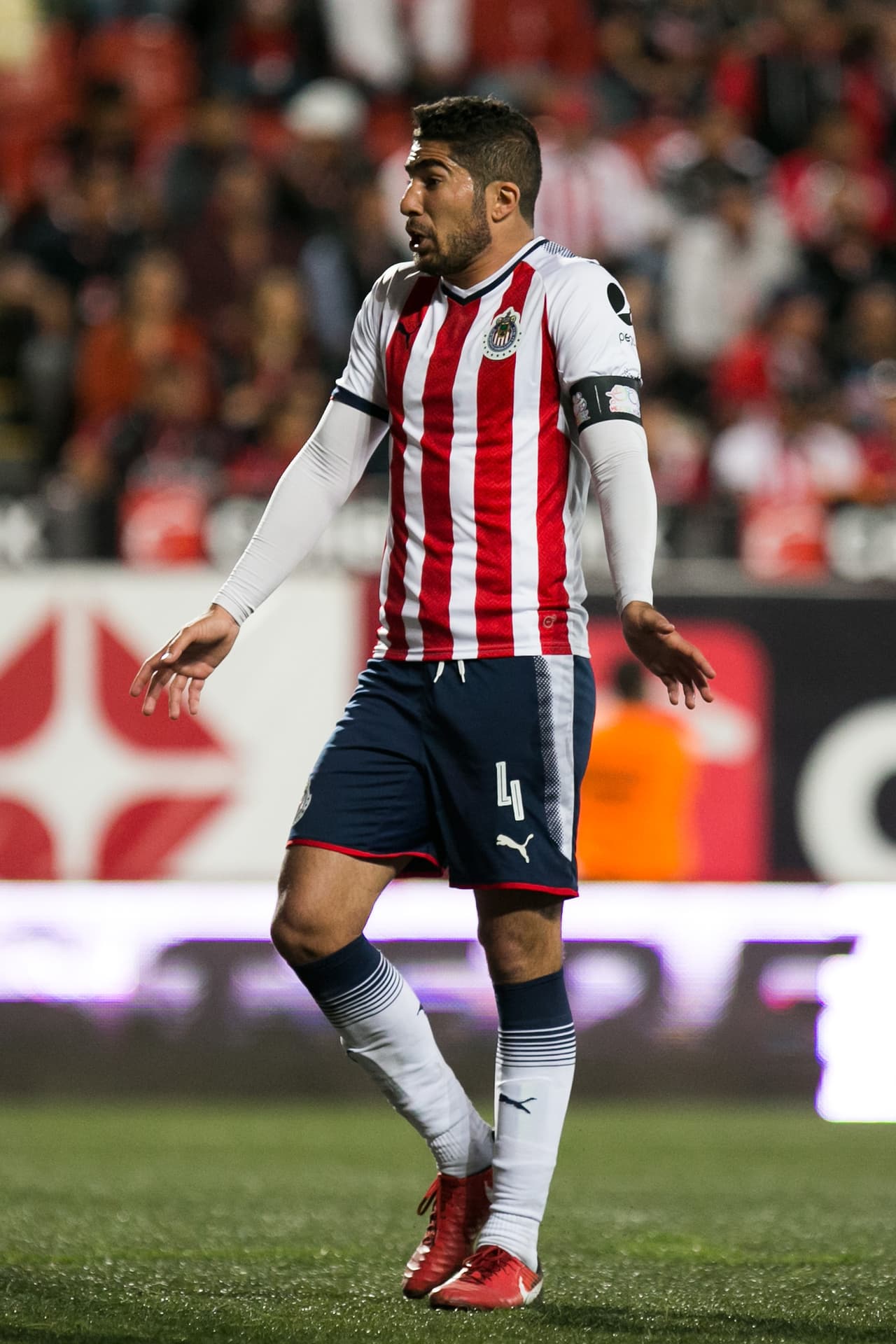 Y muy temprano en el encuentro, el central pitó penal en contra de Chivas por una mano de Jair Pereira dentro del área.