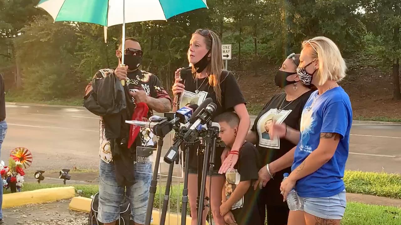 Este sábado en la tarde, familiares, amigos y policías se reunieron para una vigilia en honor a 
<a href="https://www.univision.com/local/houston-kxln/dispararle-21-tiros-no-tiene-justificacion-jefe-acevedo-ante-muerte-de-hispano-a-manos-de-la-policia-fotos">Nicolás Chávez, </a>hispano que murió durante un incidente con oficiales el pasado 21 de abril.