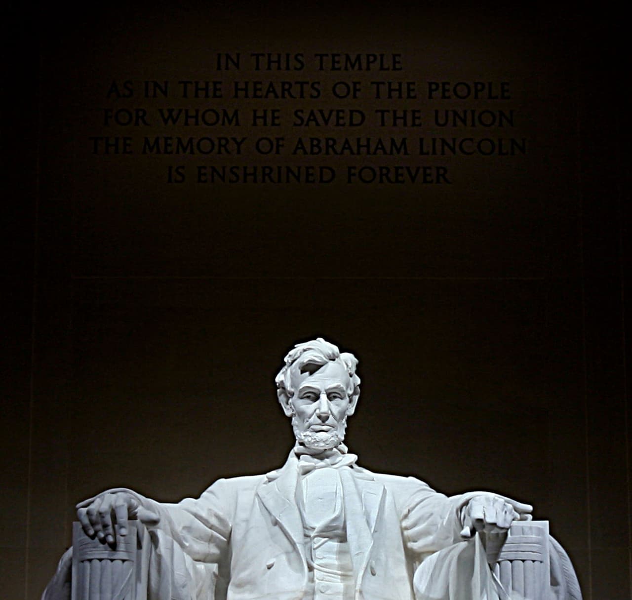 Joshua Wolf Shenk, biógrafo del padre de la patria, dejó consignado en su libro ‘Lincoln’s Melancholy: How Depression Challenged a President and Fueled His Greatness’ cómo a los 26 y 31 los casos de depresión que sufrió Lincoln fueron tan serios que incluso se manifestaron en declaraciones suicidas: “Ahora soy el hombre vivo más miserable”.