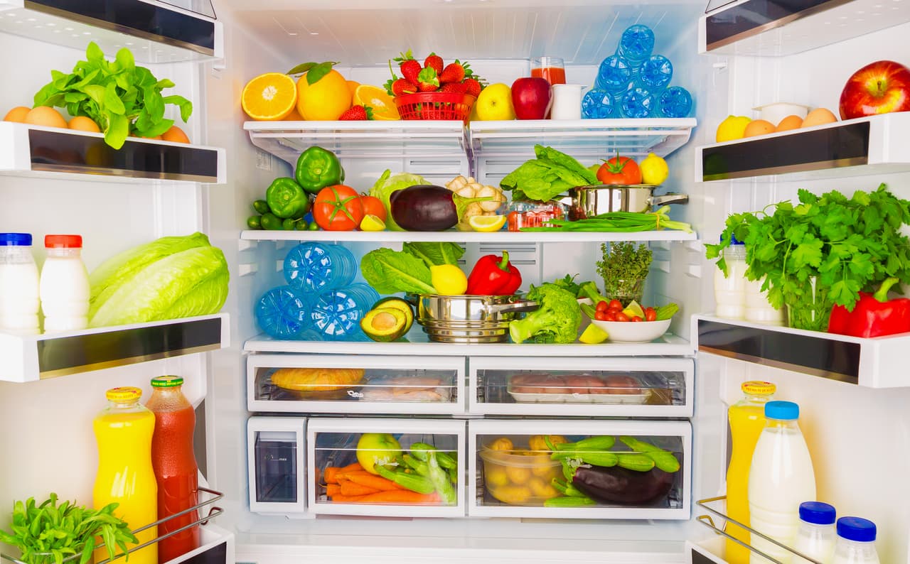 Existe una gran cantidad de alimentos que no necesitan ser refrigerados ya que además de ocupar espacio, podrían echarse a perder más rápido en la nevera.