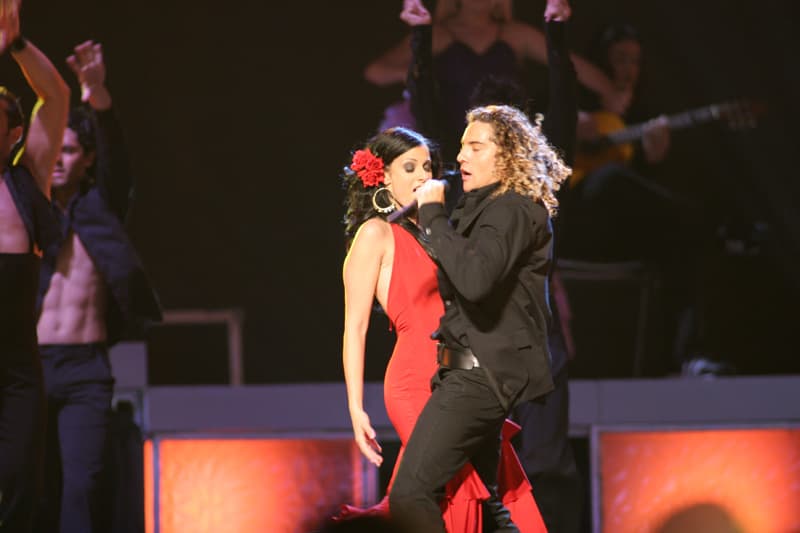 Corría el año de 2005 y el español cantó un medley que incluyó 'Esta ausencia', 'Oye el boom' y 'Bulería', siendo con este último tema cuando apareció la ex de Marc Anthony.