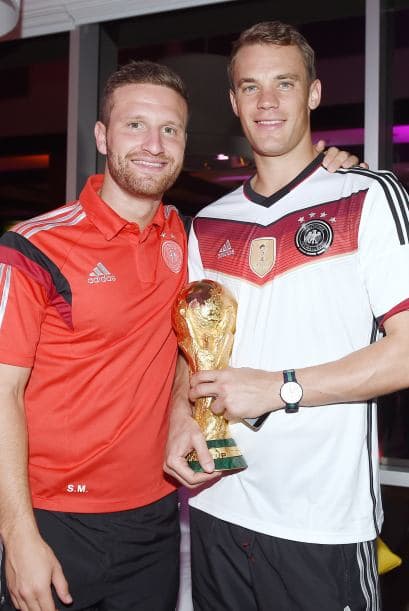 Benedikt Howedes y Manuel Neuer.