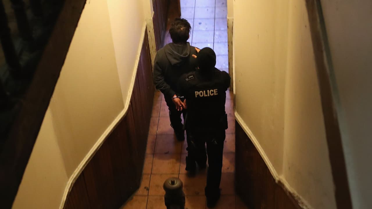 Indocumentado es acusado de hacerse pasar por ciudadano y robar $588,000 de programas de ayuda