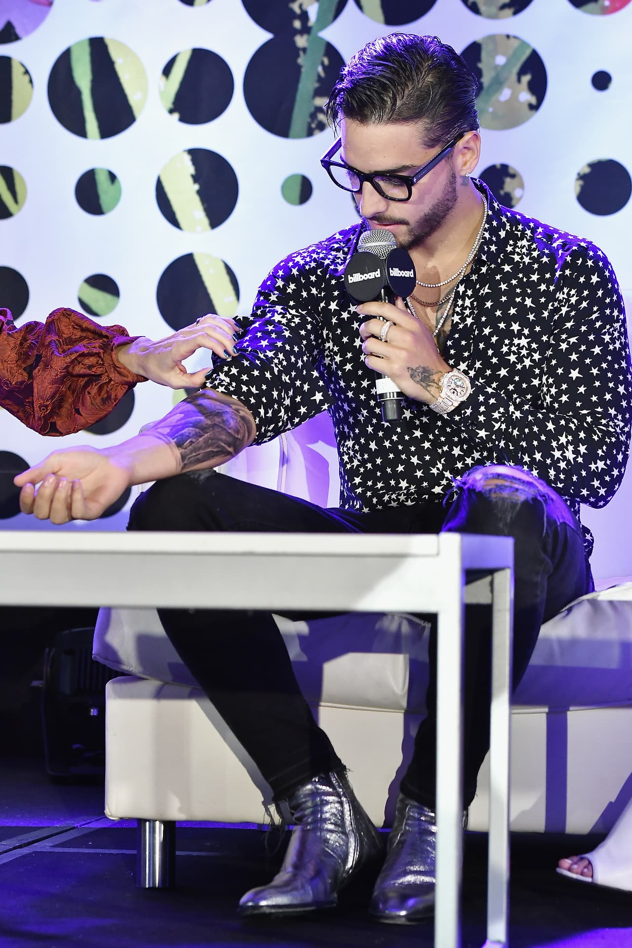 Los zapatos son un accesorio muy importante en el atuendo del colombiano, y siempre tienen que combinar con su vestimenta.