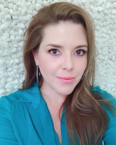 En 2017 se sometió a una cirugía para tener nuevamente senos perfectos."Estoy bien, estaré ahora sí de volver a concursar en un certamen de belleza”, señaló la modelo al salir del quirófano, según reportó
<a href="https://peopleenespanol.com/celebridades/alicia-machado-cirugia-senos/" target="_blank"> People en Español</a>.