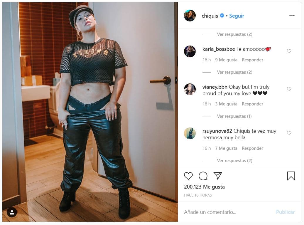 La cantante compartió que su transformación corporal forma parte de un proceso que incluye una dieta Keto, una rutina de ejercicio, paciencia y constancia. La publicación de Chiquis fue aplaudida por sus fans y familiares cercanos.