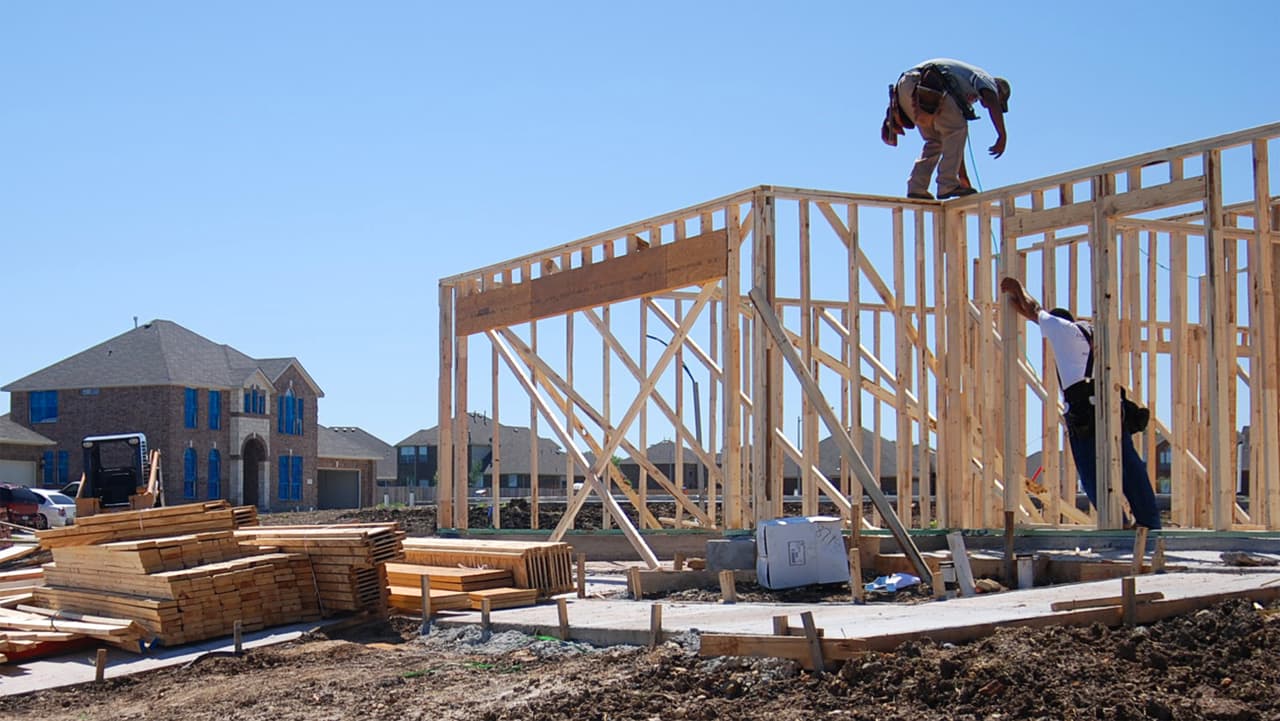 Rescatan a constructores indocumentados que vivían como esclavos en el norte de California 