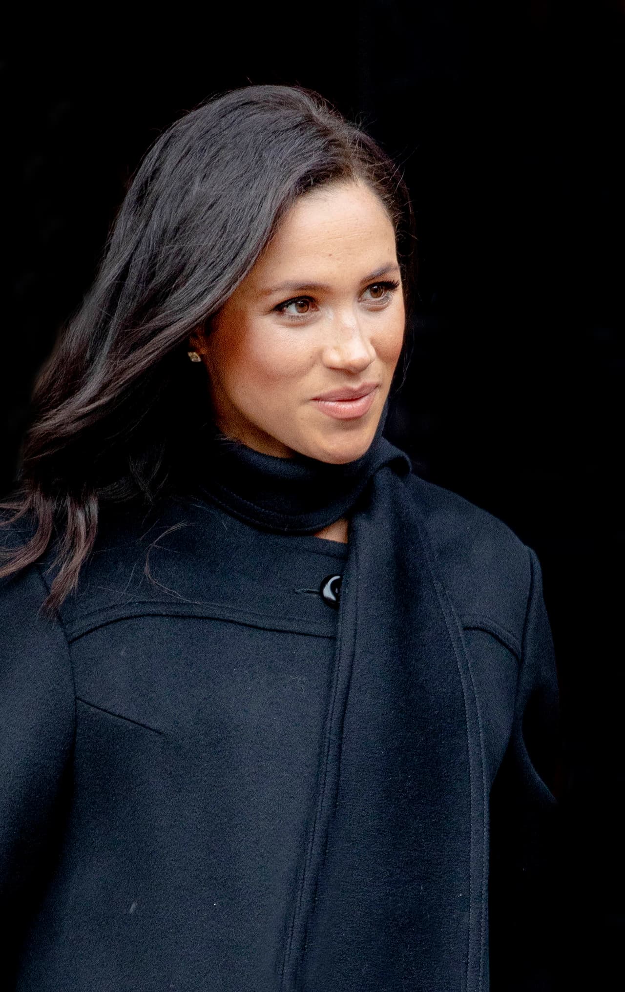 "Pero
<b> <a href="https://www.univision.com/famosos/esto-es-lo-que-sigue-para-meghan-markle-y-harry-en-su-nueva-vida-mientras-cierran-su-oficina-en-buckingham-fotos" target="_blank">ahora ella es su propia jefa</a> </b>y eso la ha presionado al sentir que el público ha perdido su amor por ella y Harry después de que dieron el gran paso por su cuenta (de independizarse)", agregó el informante sobre los motivos que tendría el famoso matrimonio por contar su versión de los hechos.
<br>