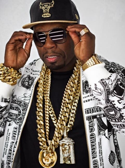 Él es uno de los raperos más millonarios de la escena, y eso lo refleja en la costosa vida que se da.