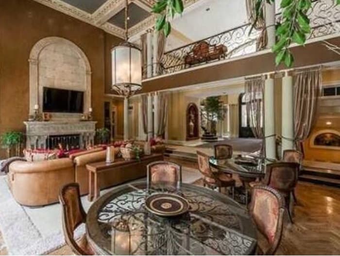 La mansión es impresionante, y el precio de esta venta es uno de los más elevados que hubo esta semana en Los Angeles.