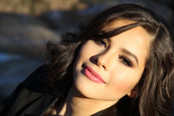 Nuestra representante Gloricely Loug ha llegado muy lejos en Nuestra Belleza Latina 2015. Pero la joven de 19 años podría ser descalificada este fin de semana, dejando sus sueños a medias. Aunque su futuro es incierto, de lo que no hay duda es que a esta arizonense le sobra belleza y talento, como lo muestran esta sesión de fotos en las instalaciones de Univisión Arizona.