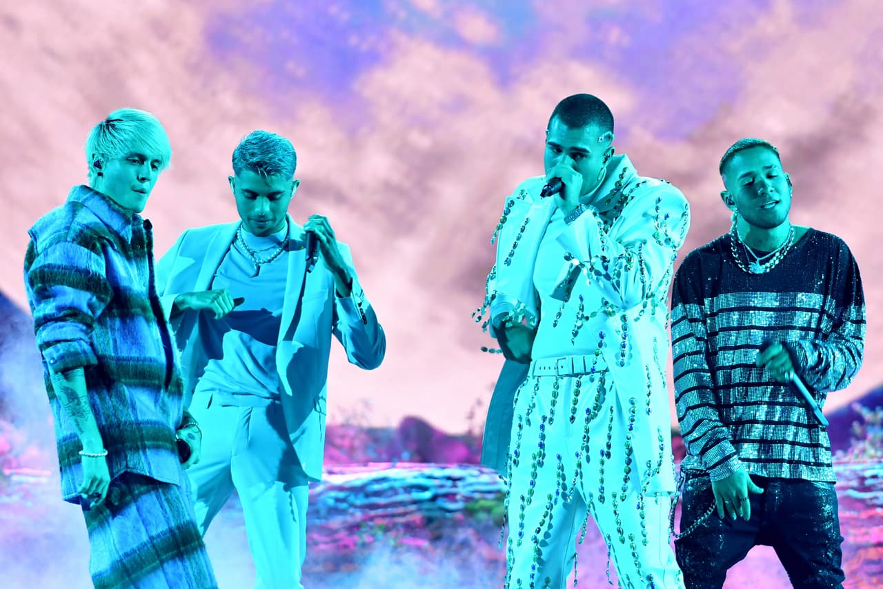 Los chicos de
<b>CNCO </b>hicieron su aparición en la fiesta más grande del verano para interpretar la canción
<b> ‘Toda la Noche’</b>.