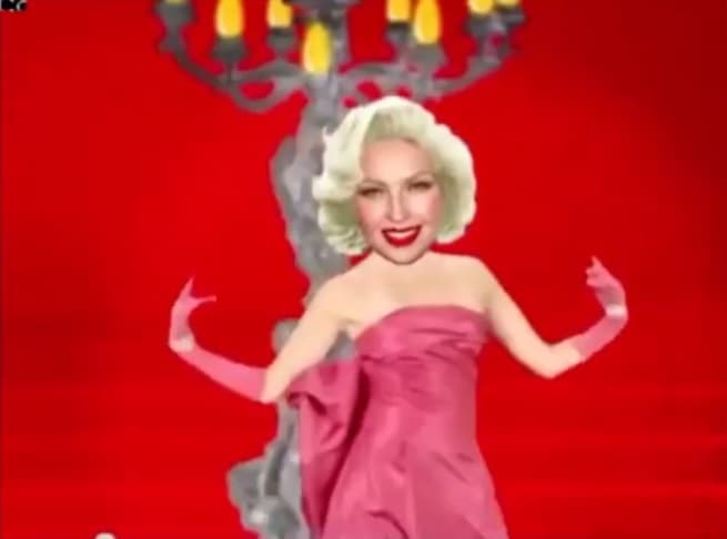 Por si fuera poco, en sus redes muestra animaciones en donde baila el famoso número musical de la película 'Los Caballeros Las Prefieren Rubias', cinta protagonizada por la actriz en el año de 1953.