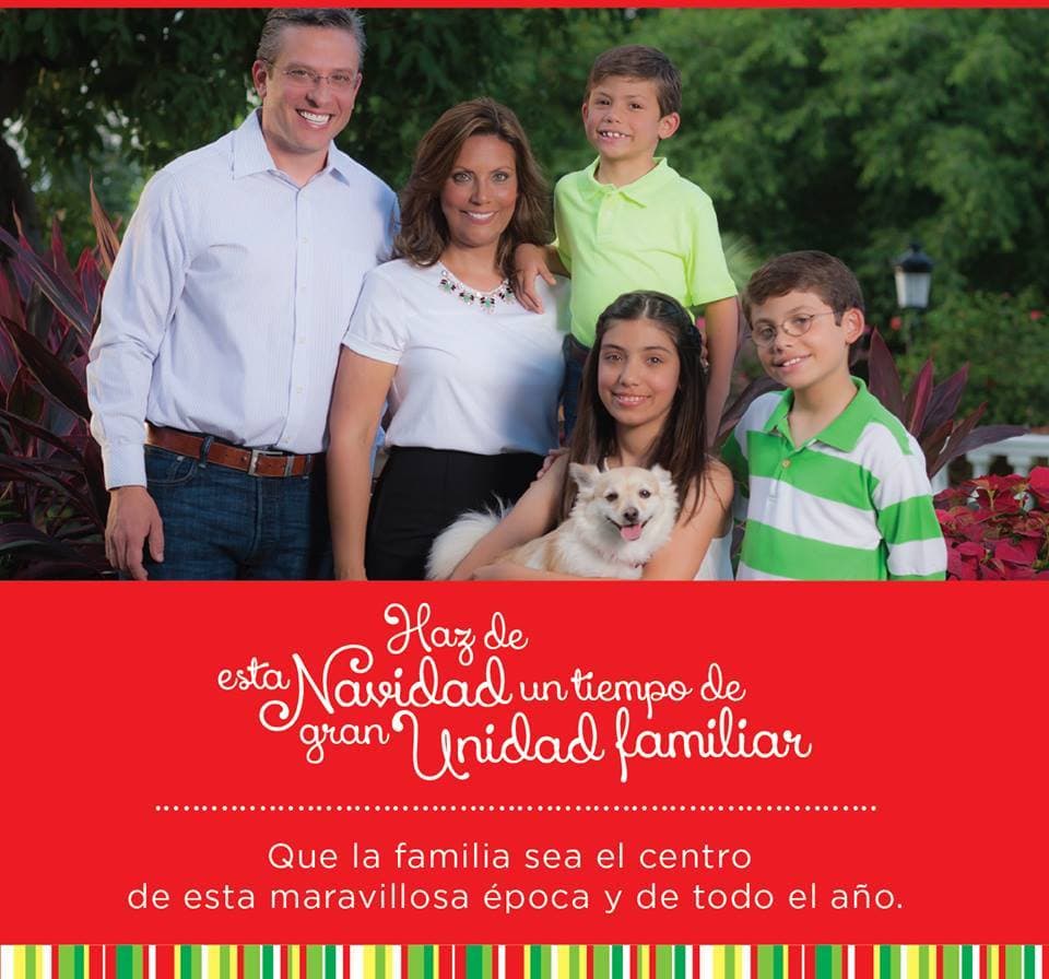 Esta es una de las postales navideñas que acostumbra a enviar la primera familia del país.
